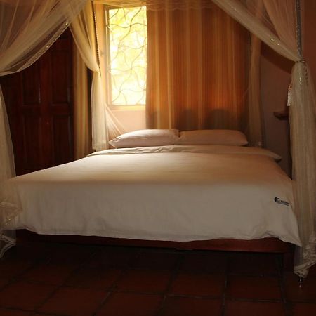 Saltek Forest Cottages Masindi Экстерьер фото