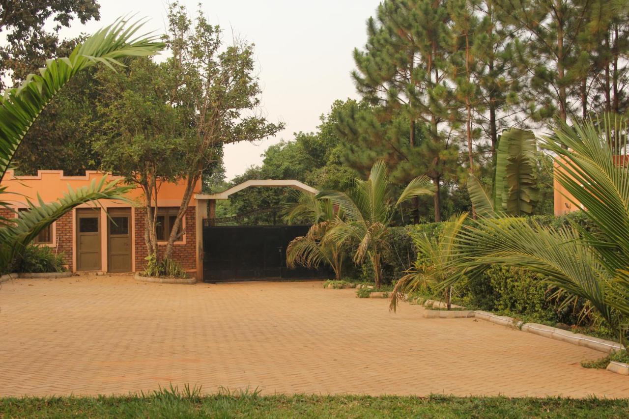 Saltek Forest Cottages Masindi Экстерьер фото